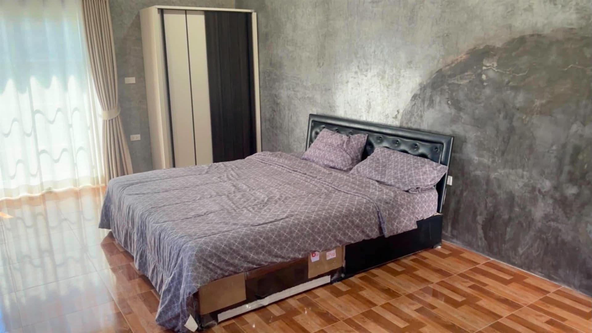 Second bedroom with wardrobe